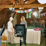 Filmteam der Filmbrugg dreht eine Szene von einer Geburtstagsparty